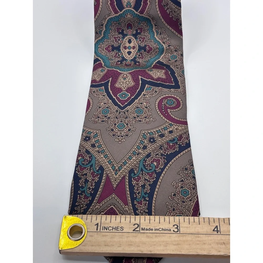 Tom James Silk Tie Mens OS Taupe Plum Paisley Medallion Handmade Necktie‎ Wide